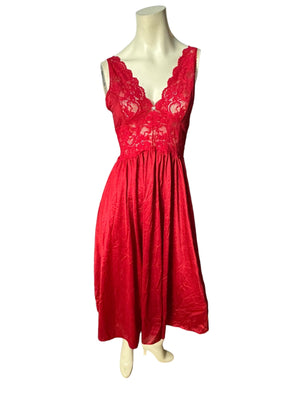 Vintage red full sweep nightgown L