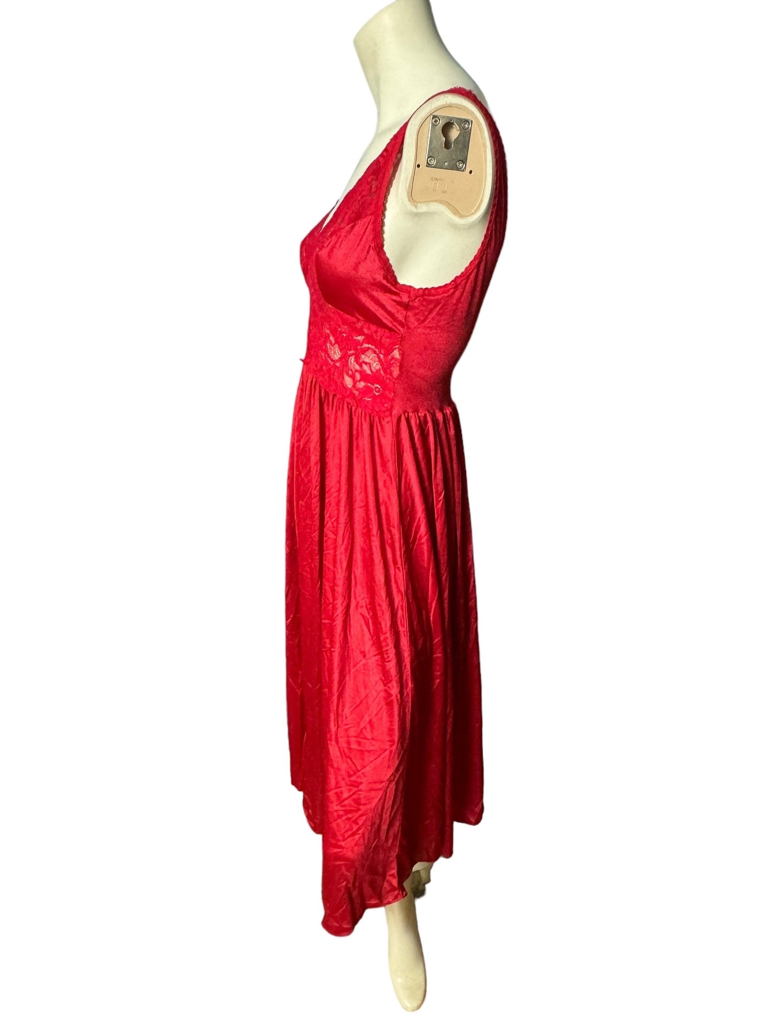 Vintage red full sweep nightgown L