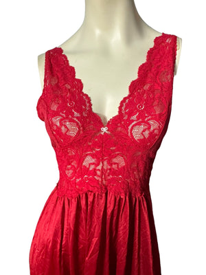 Vintage red full sweep nightgown L