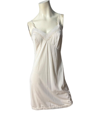 Vintage white full slip Snowdon 36 M