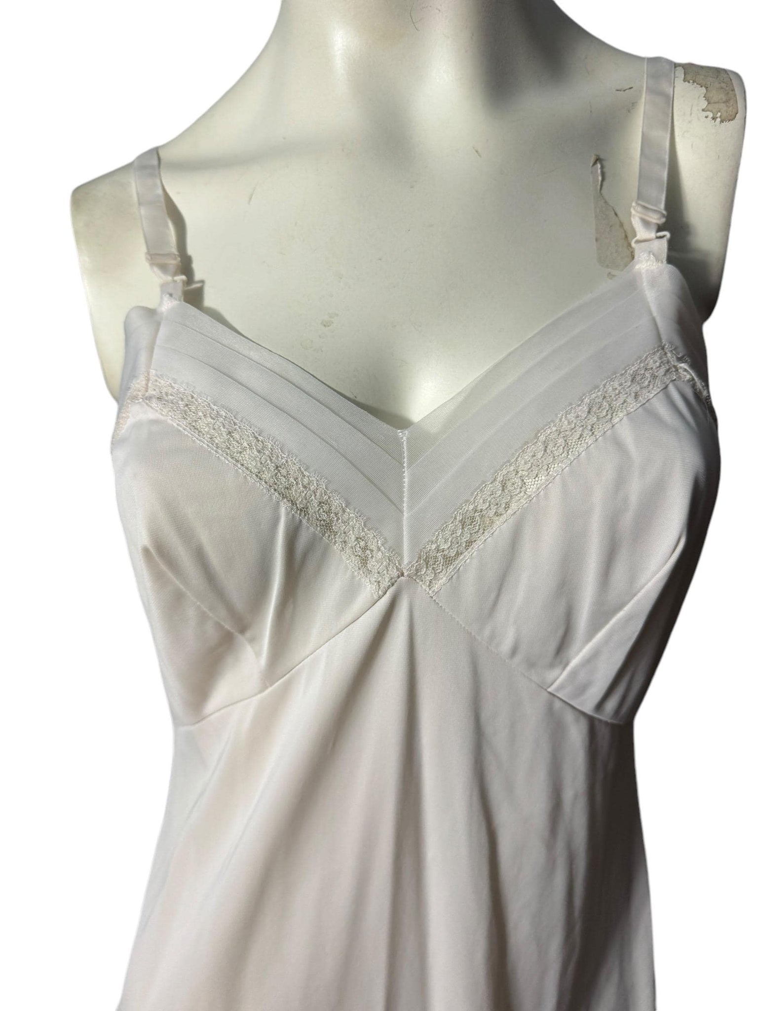 Vintage white full slip Snowdon 36 M