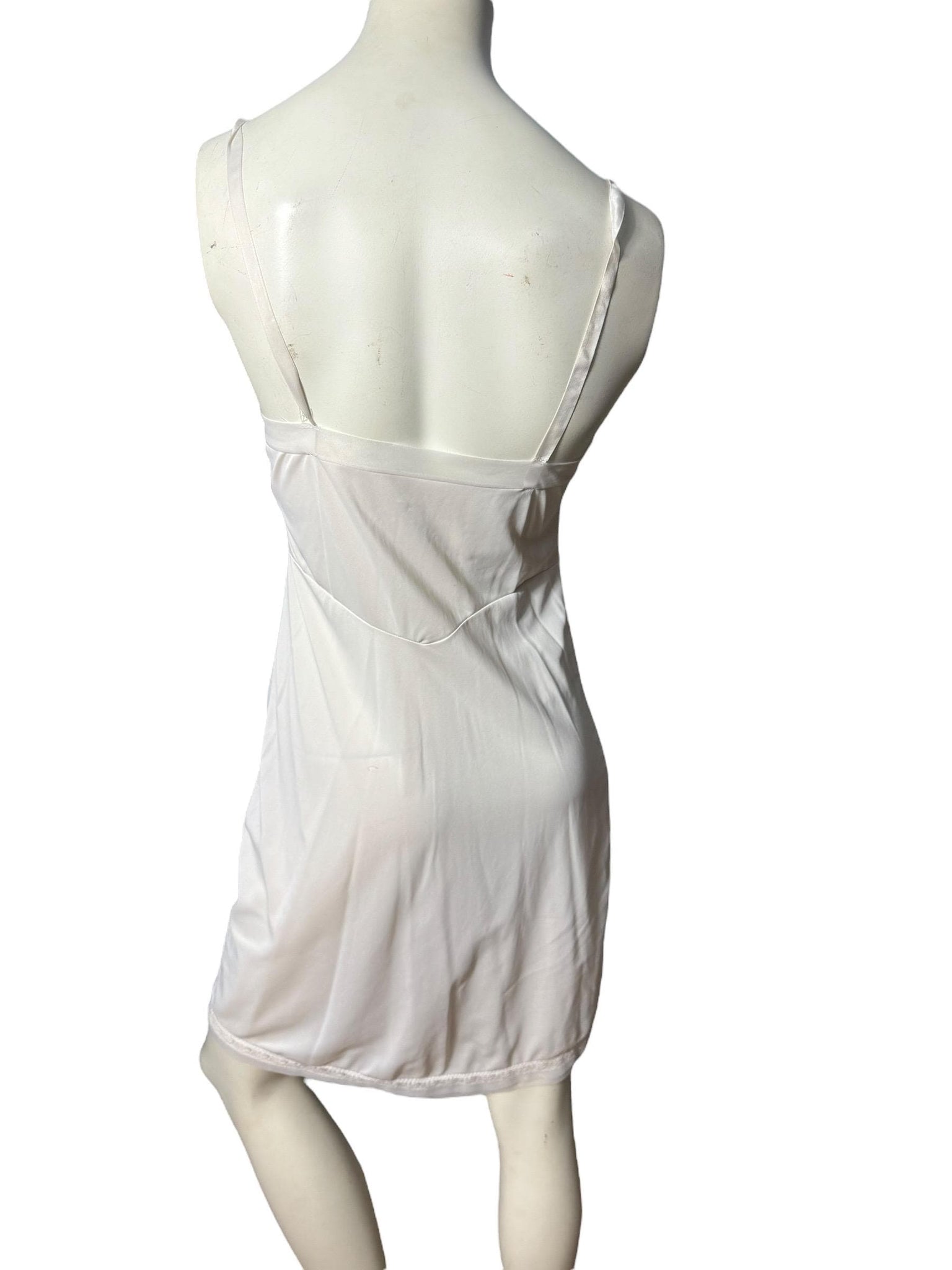 Vintage white full slip Snowdon 36 M