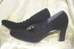 Vintage 1940's 1950's black velvet Sorrell Designs heels shoes 7 1/2 AA