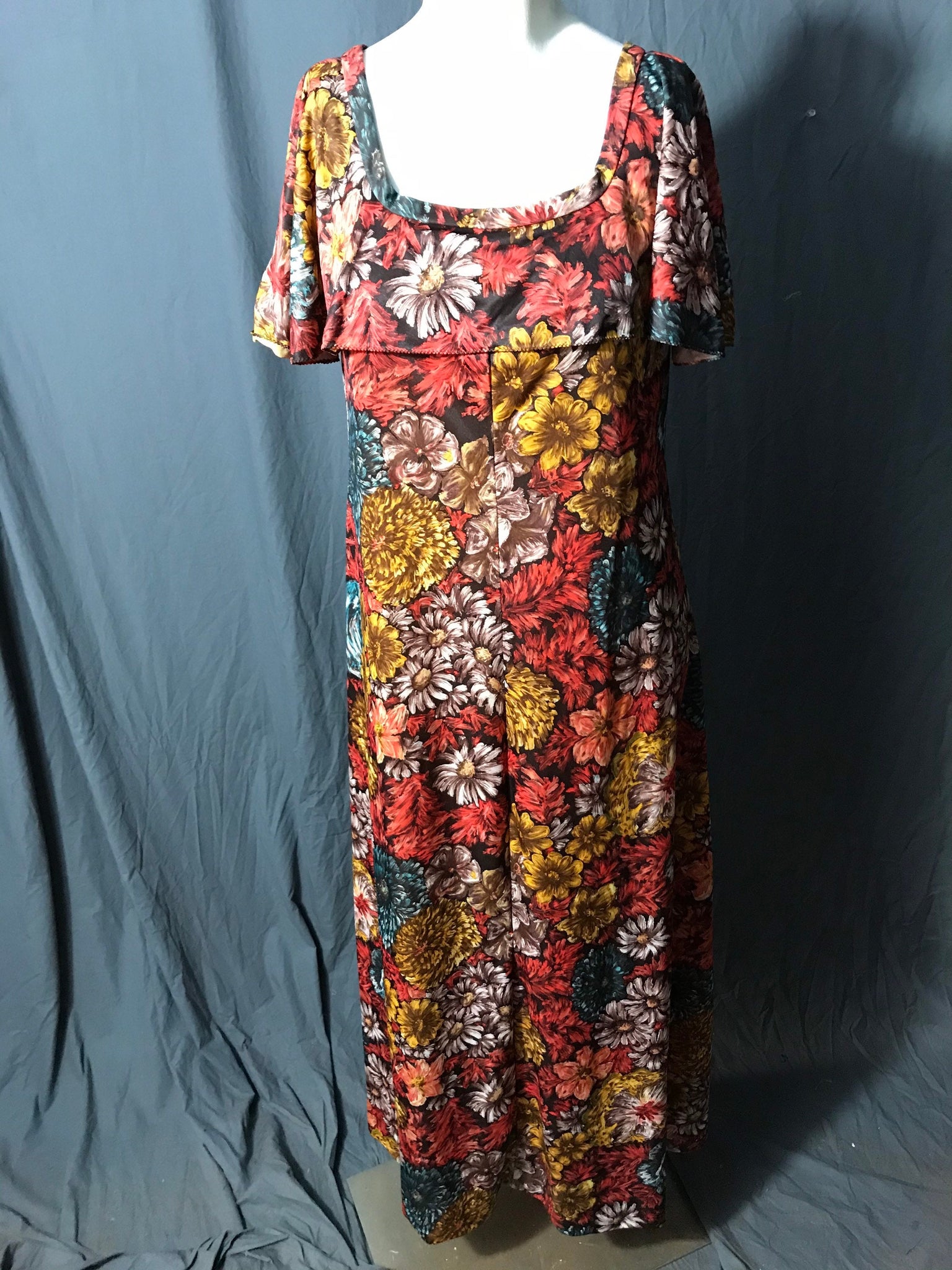 Vintage 1970’s long flowered dress M/ L