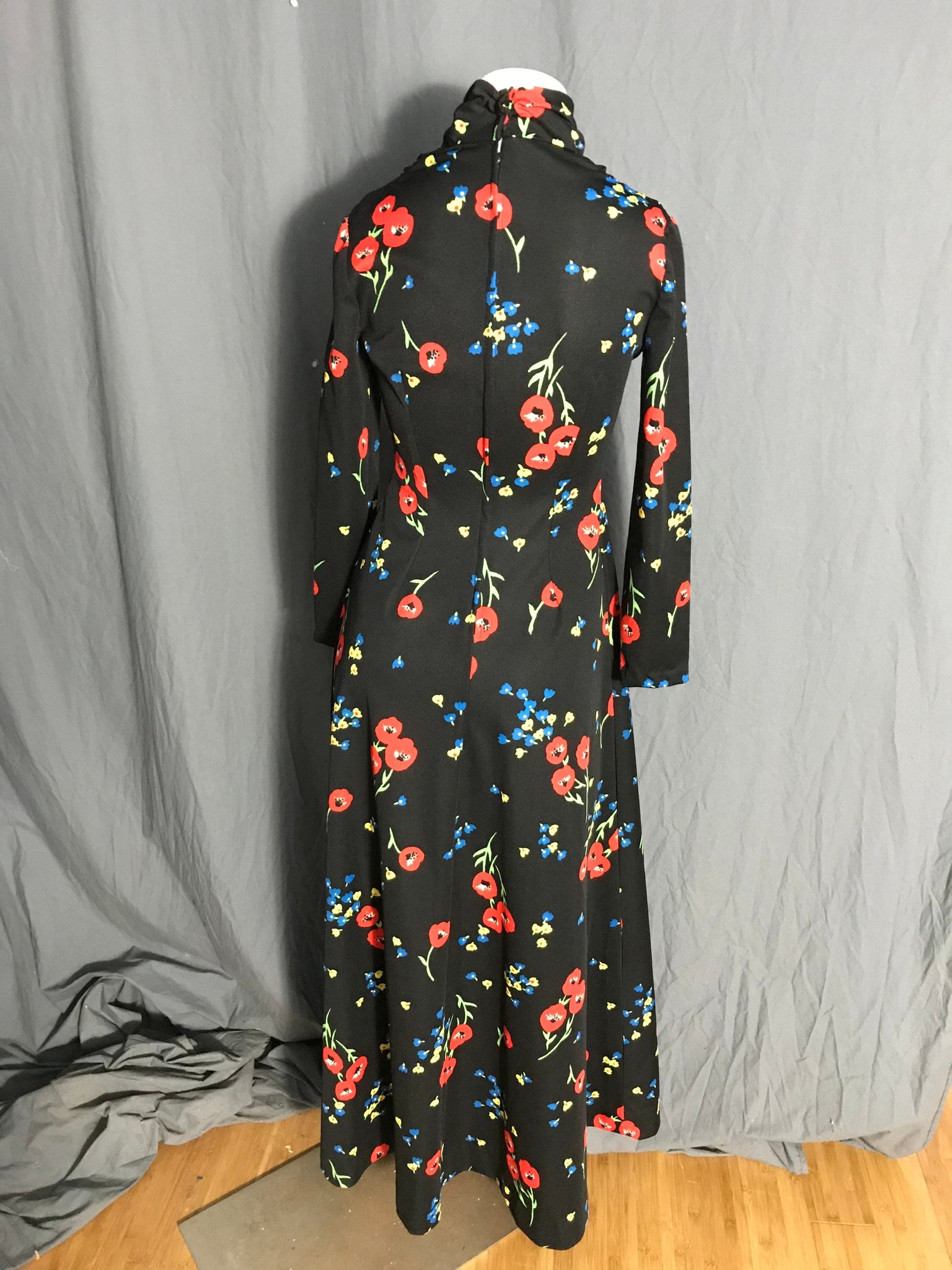 Vintage 1970’s bold mod black floral dress S