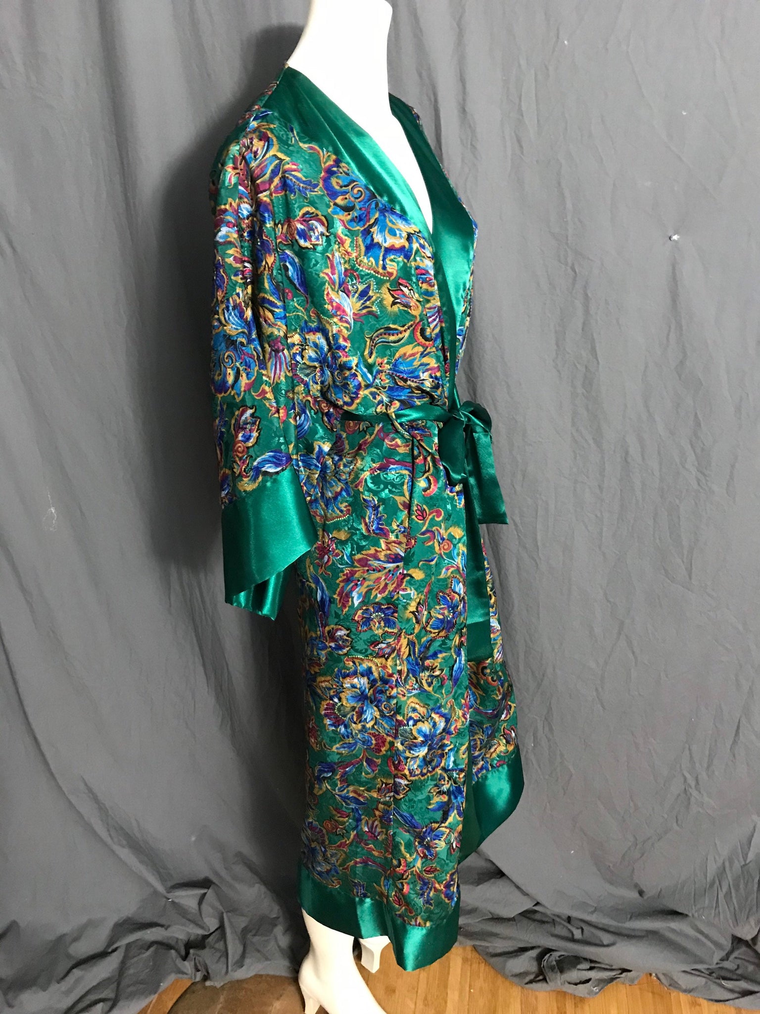 Vintage Victoria’s Secret green floral robe P/S