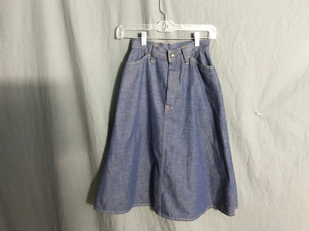 Vintage 70’s high waist Levi’s jean skirt xs