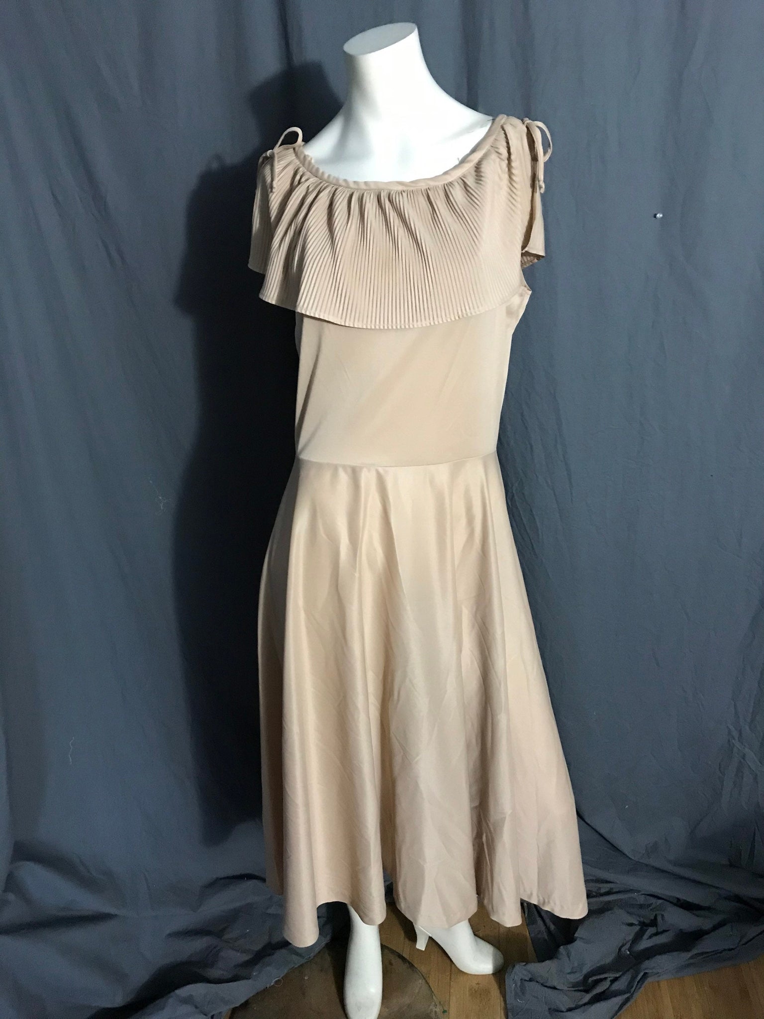 Vintage tan 1970’s polyester dress L