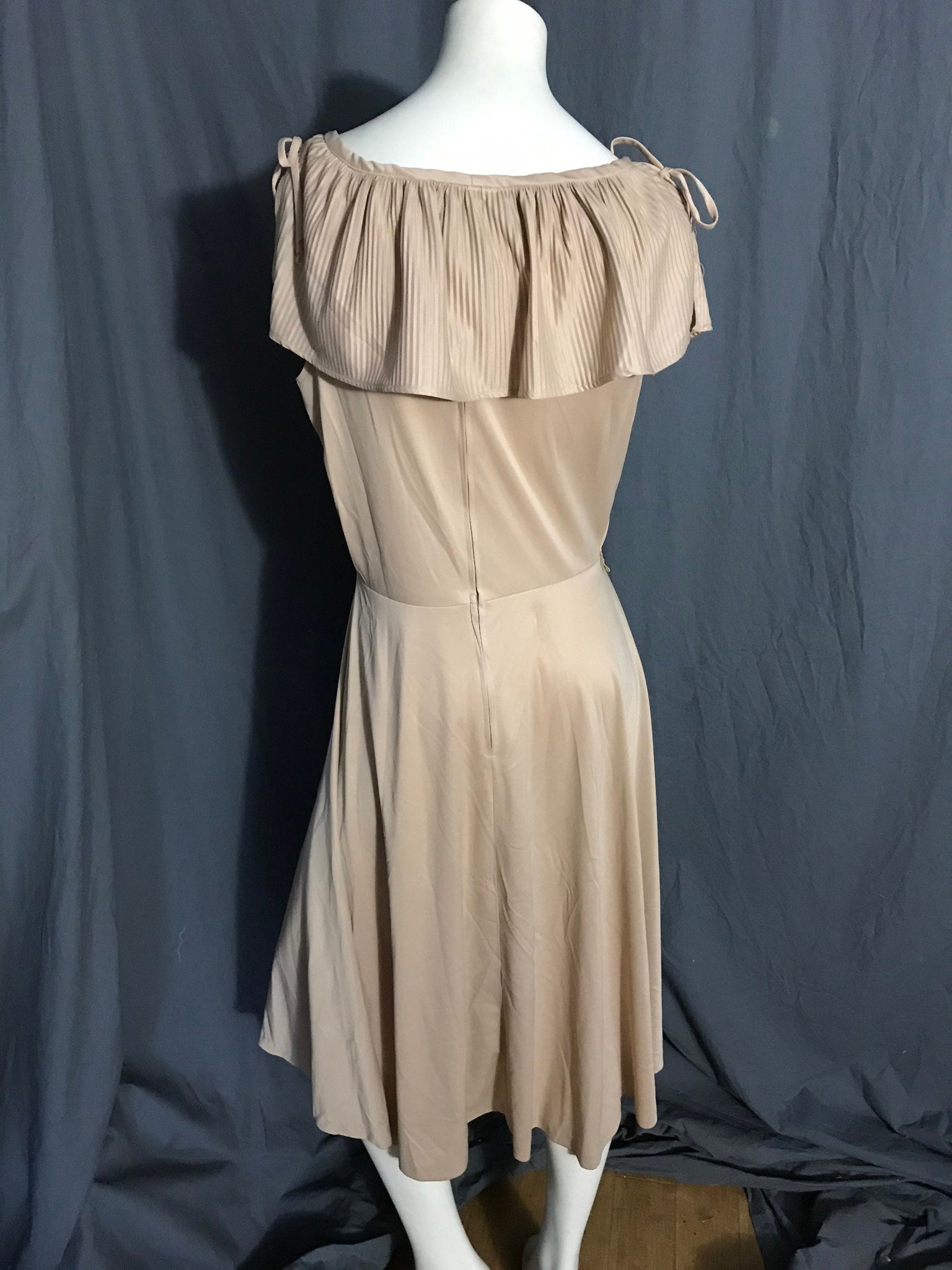 Vintage tan 1970’s polyester dress L