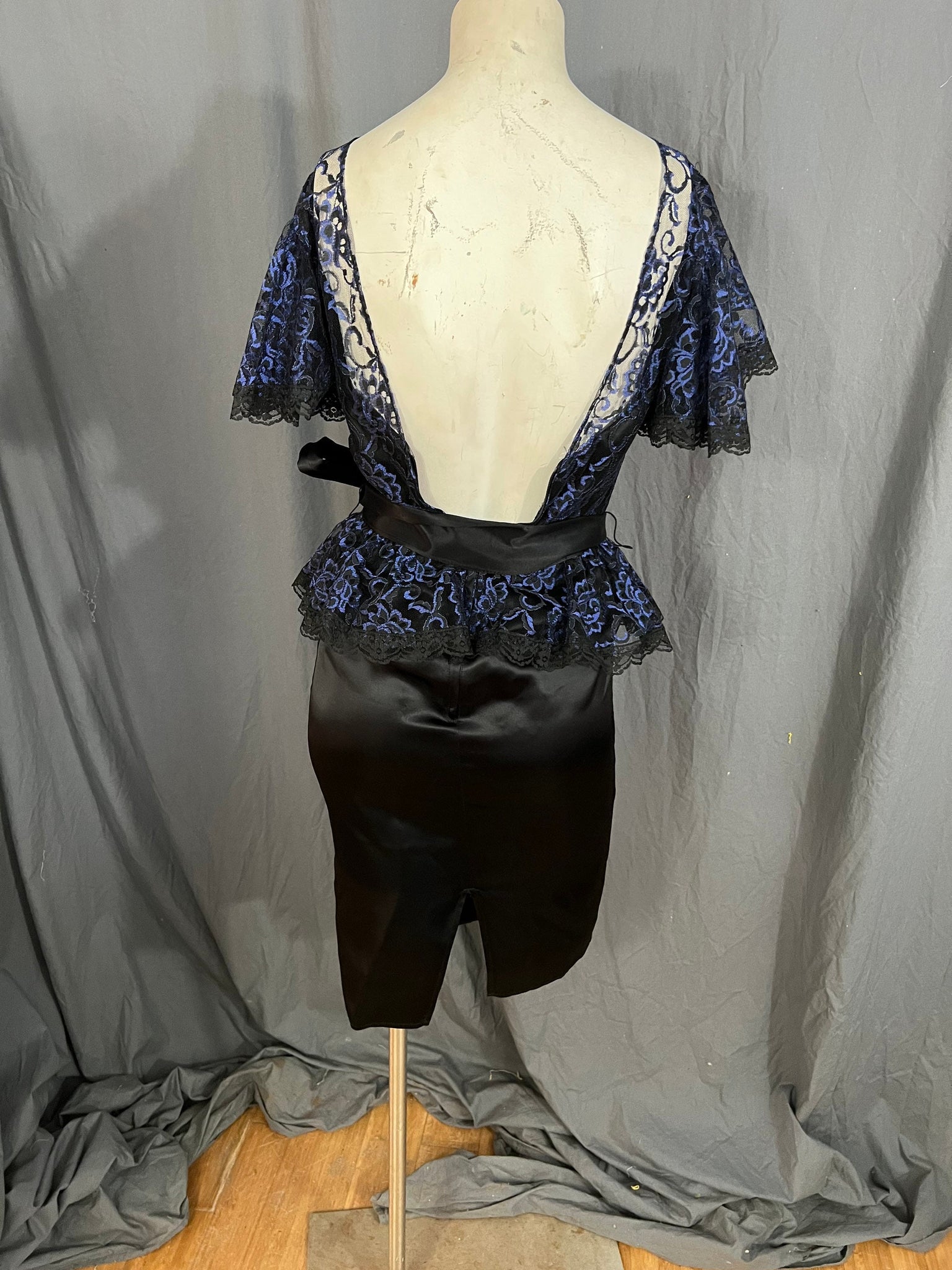 Vintage 80's Gunne Sax black lace peplum party dress S