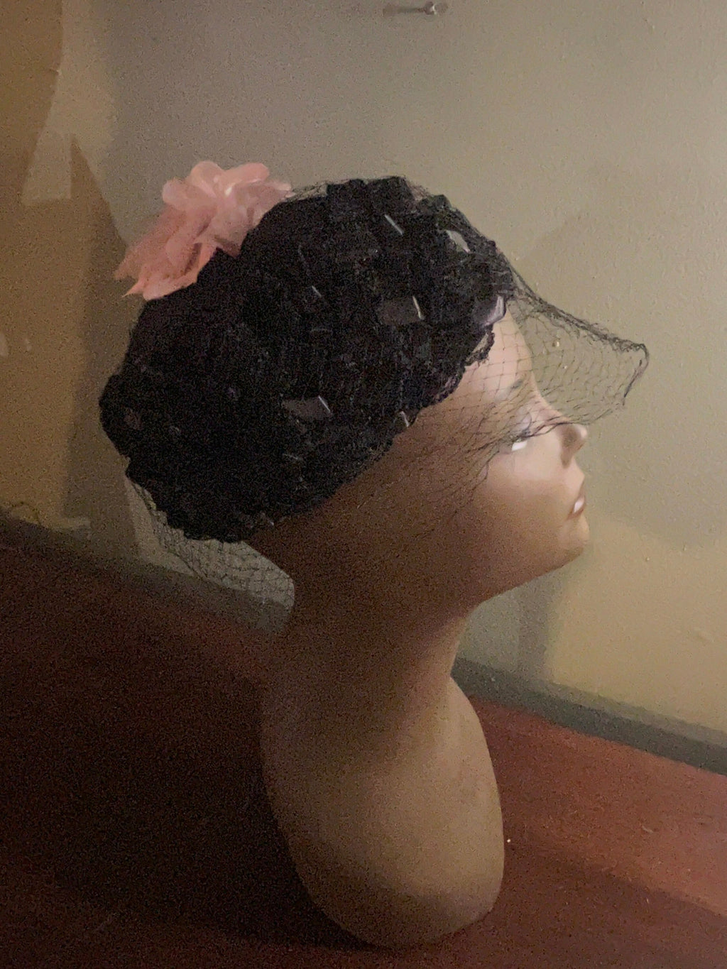 Vintage 60's pillbox hat with veil