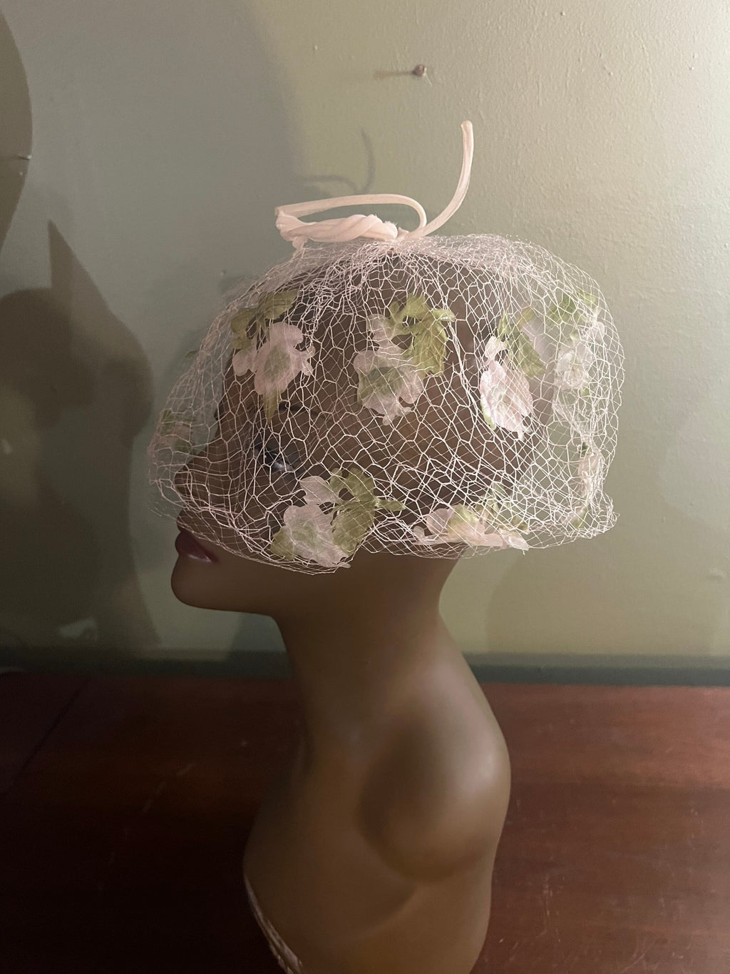 Vintage 60's net hat with flowers white